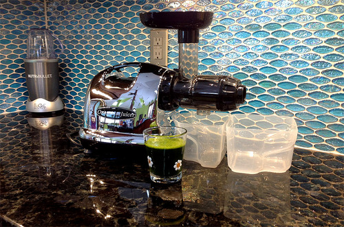 omega-juicer-counter-space